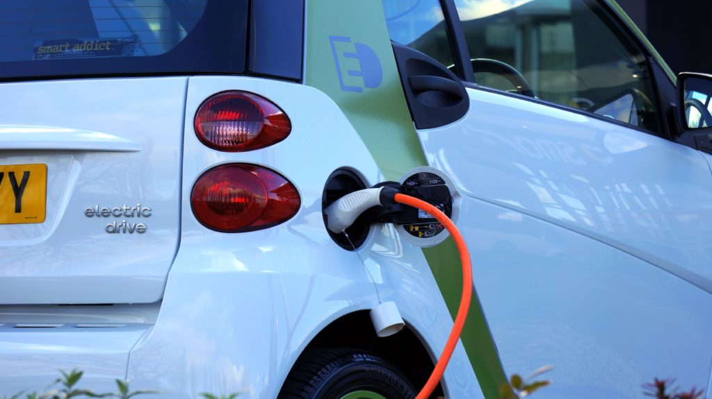 Borne de recharge pour véhicule